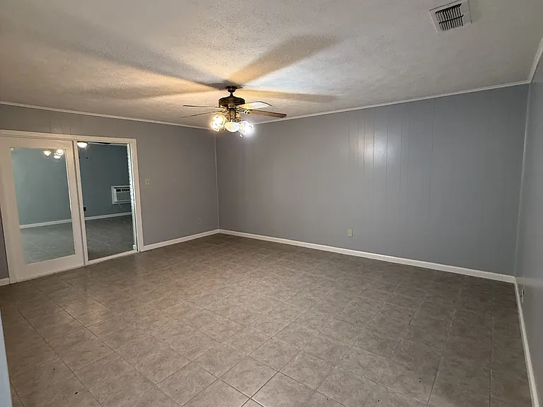 940 W State Highway 243 — Photo 5