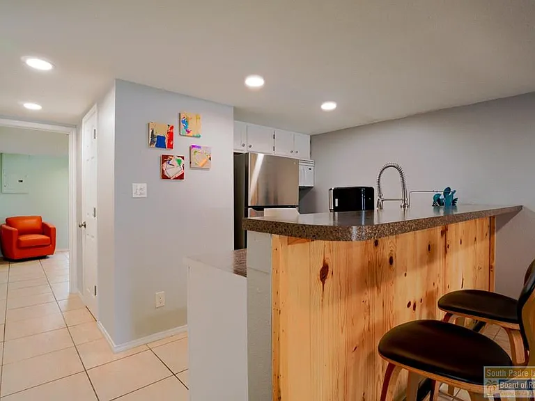 122 E Verna Jean Dr — Photo 7