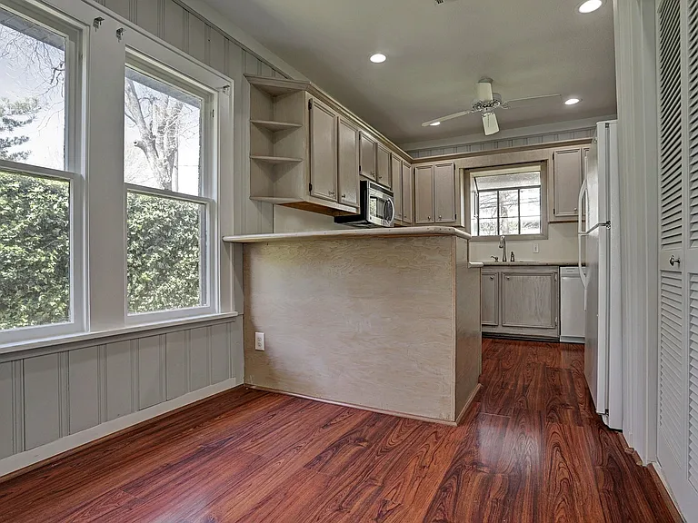 1916 W McKinney St — Photo 5