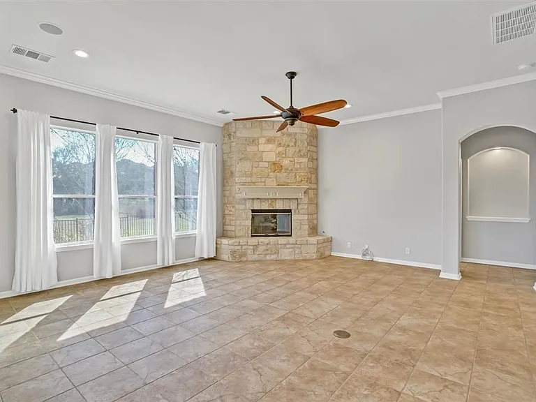 180 Harris Dr — Photo 4