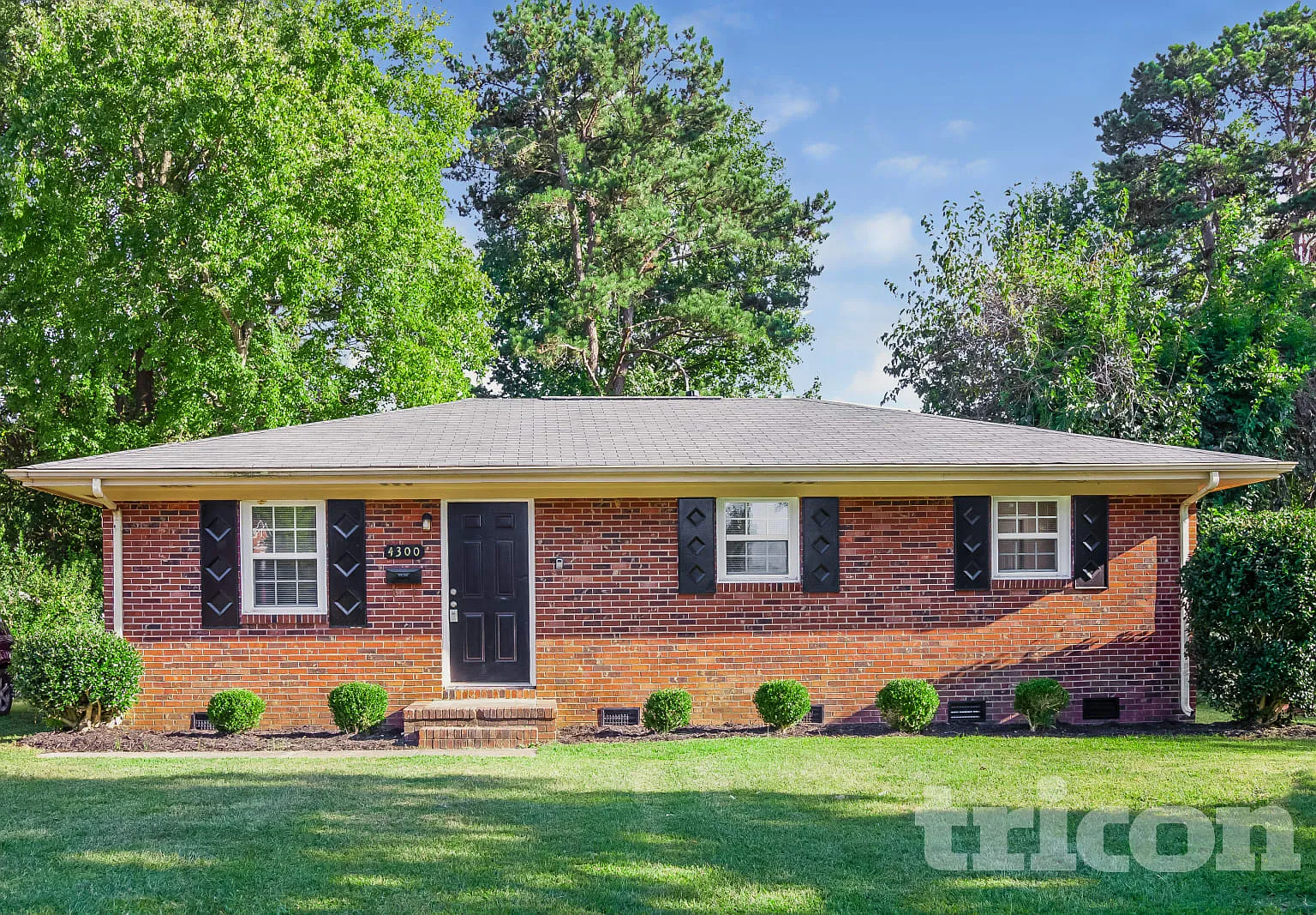 4300 Oak Forest Charlotte NC — Photo 2