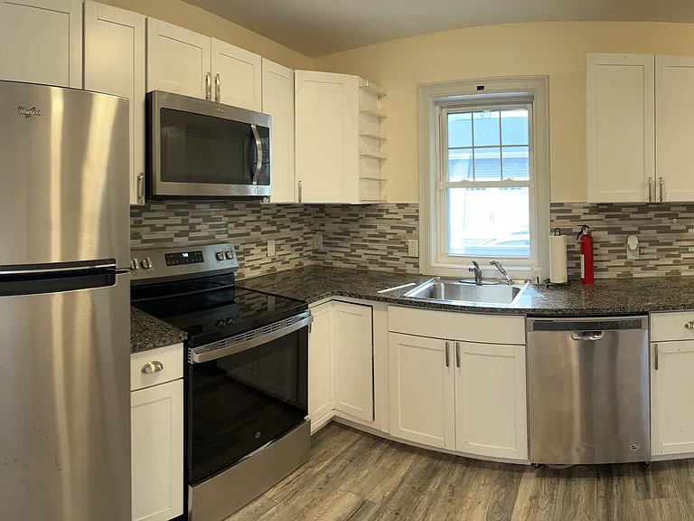 58 Elm St #B — Photo 13