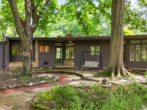 10 Overlook Dr, Anderson, IN 46011