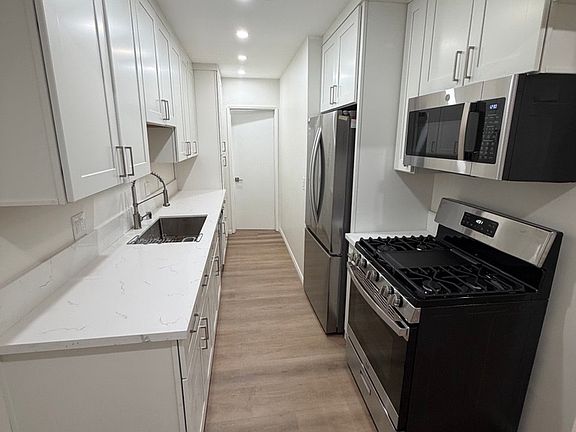 3rd image of 128 Virginia St APT B