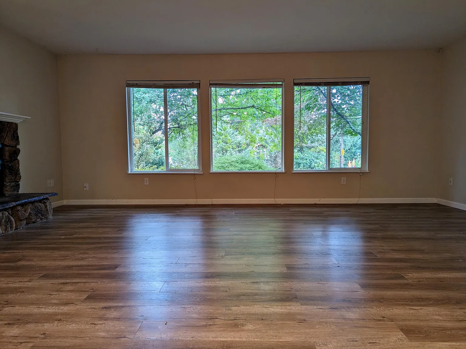 2 bed, 1200 sqft, $2,400 — Photo 4