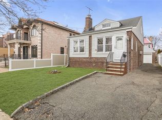 8344 260th St, Glen Oaks, NY 11004