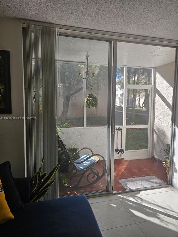 8411 NW 8th St APT 111, Miami, FL - View 3