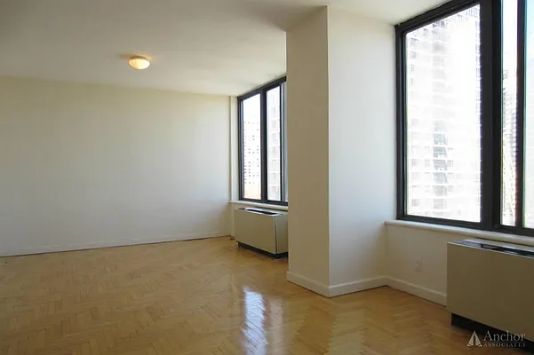 Rented by Anchor Associates | media 8