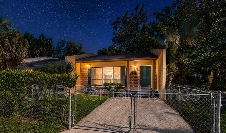 226 Spruce St — Photo 22