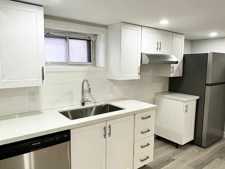 30 Balsam Ave S #BASEMENT — Photo 8