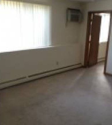 3rd image of 139 Farmington Ave APT 4