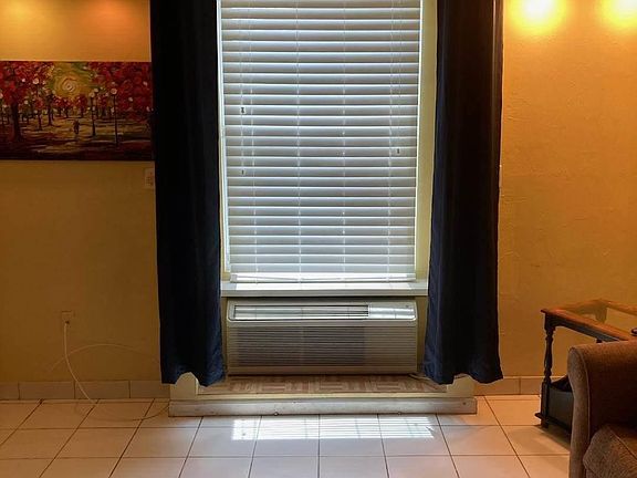 5th image of 224 E Garden St APT 329