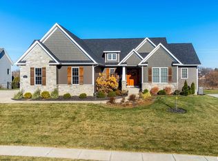 4020 Thomas Pointe Rd, Davenport, IA 52807