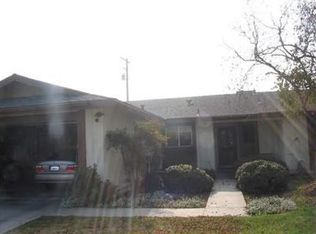 861 Clover Ln, Hanford, CA 93230