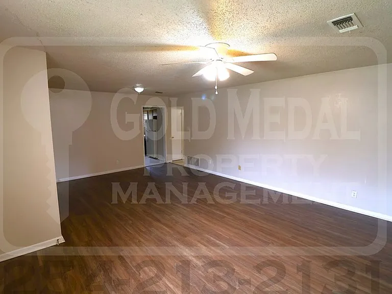 1706 Cole St — Photo 2