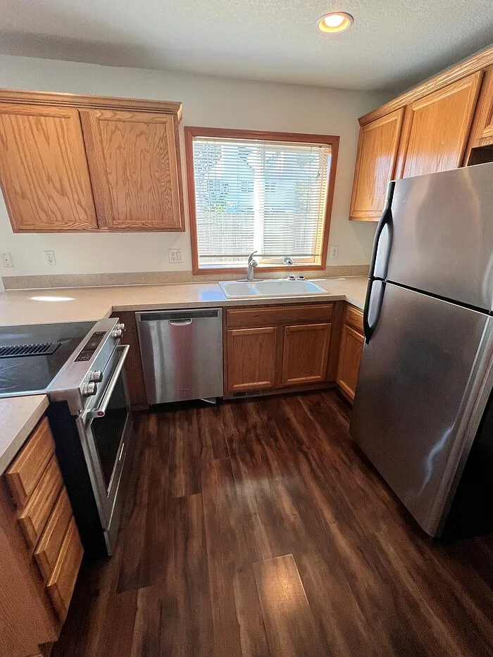 3 bed, 2.5 bath, 1425 sqft, $2,495 — Photo 2