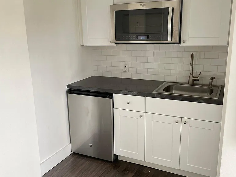 1213 Gordon St #6 — Photo 2