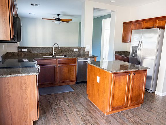 3rd image of 4255 E Park Ave