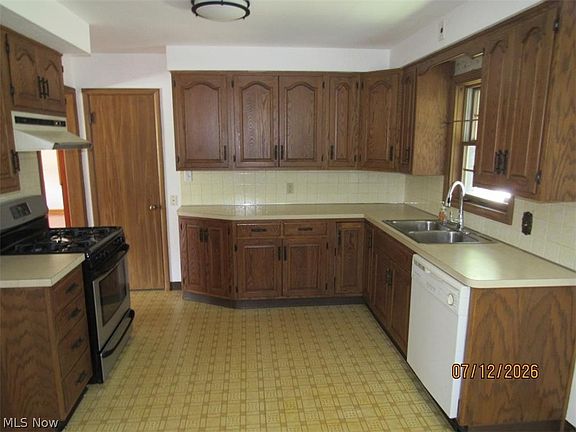 5th image of 21441 Fuller Ave