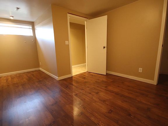 5th image of 275 Columbia Blvd W #17