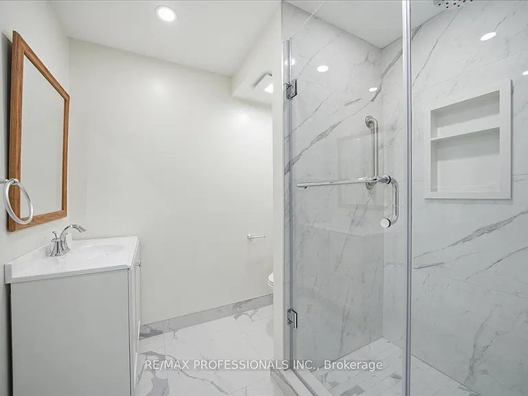 9611 Keele St #C — Photo 12