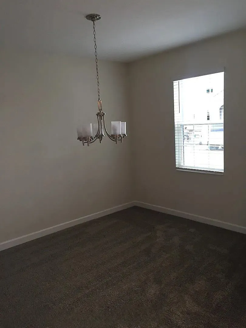 5 bed, 2455 sqft, $3,000 — Photo 3