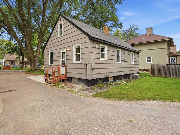 2nd image of 615 16th St SW