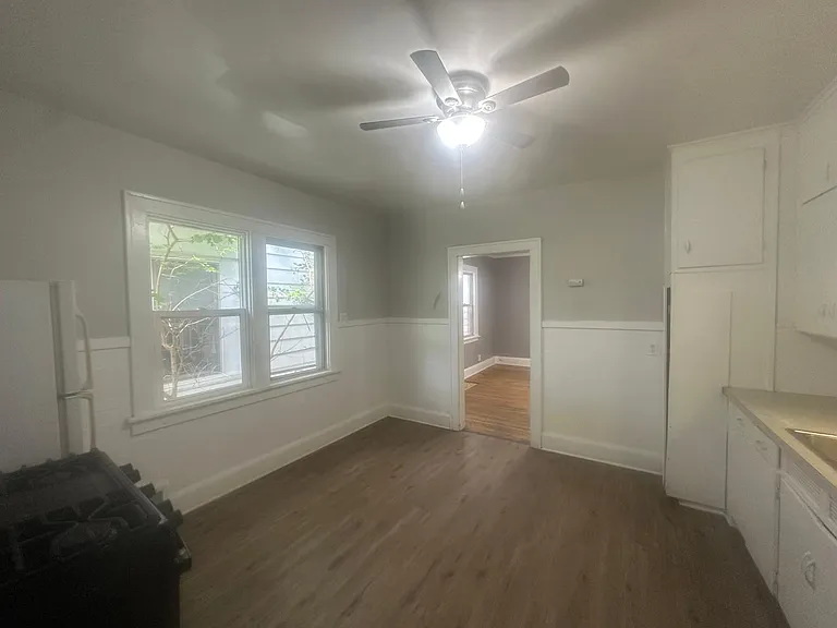 226 E Pearl St — Photo 6