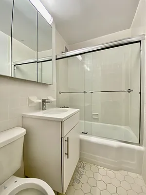 Rented by Bond New York | media 24