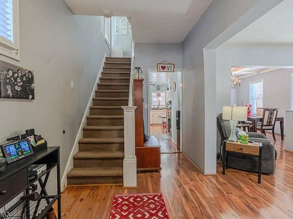 4th image of 39 Hobart St