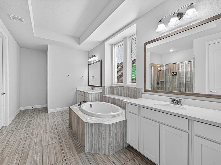 24419 Avanti Dr — Photo 43