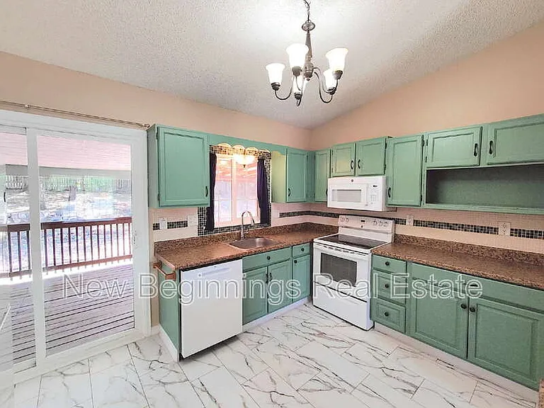 3415 Kirkwood Dr — Photo 5