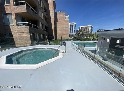 4th image of 98 Southfield Ave #J2a