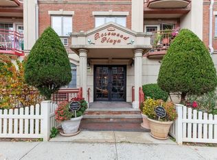 66-06 70th St #2A, Flushing, NY 11379