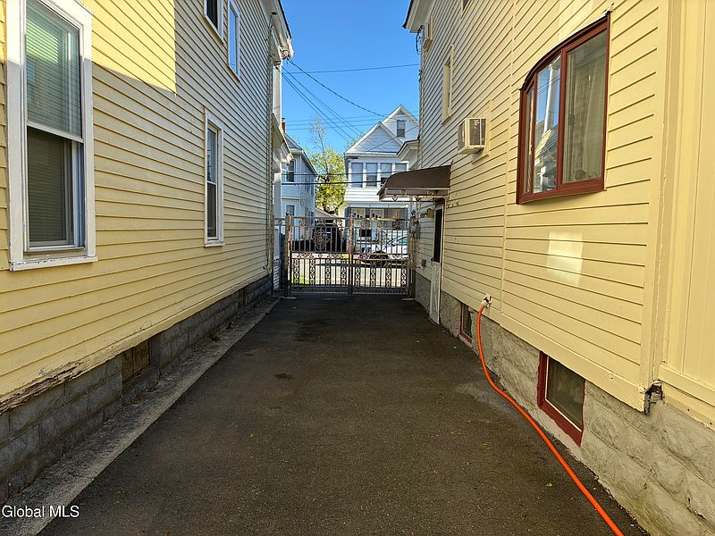 5th image of 817 Holland Road