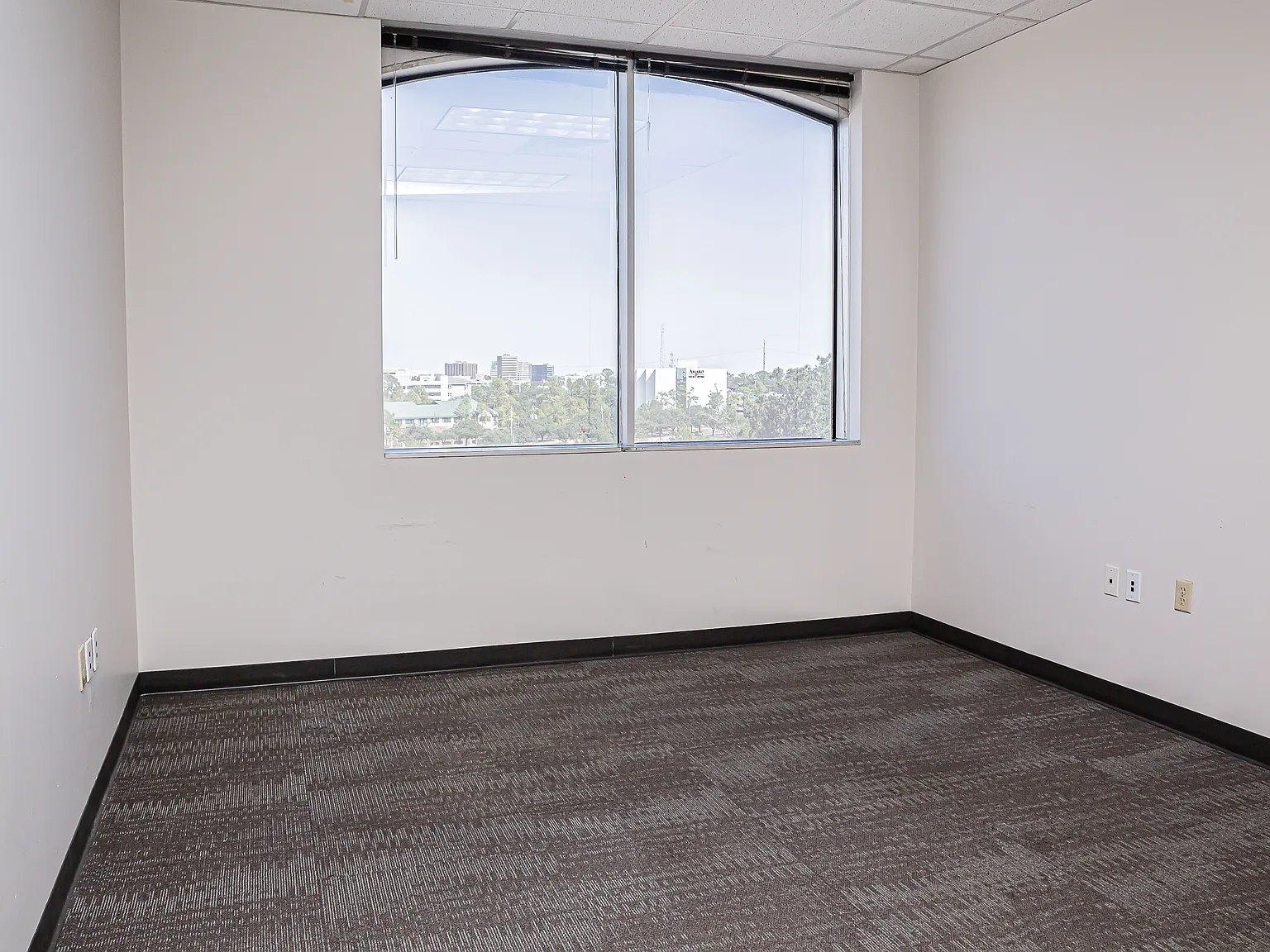 2525 North Loop West - 510 — Photo 3