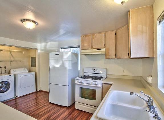 4th image of 244 Carmel Ave #3