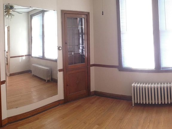2nd image of 2656 S Kinnickinnic Ave #1