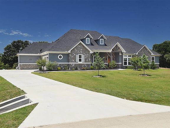 3rd image of 1625 Forest Hill Dr