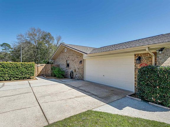 3rd image of 304 S Arabian Dr