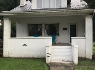 203 W Avis Ave, Man, WV 25635