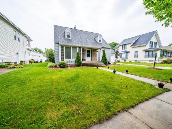 109 2nd St SW, Blooming Prairie, MN 55917