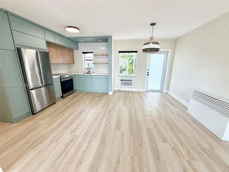 641 Espanola Way #17 — Photo 6