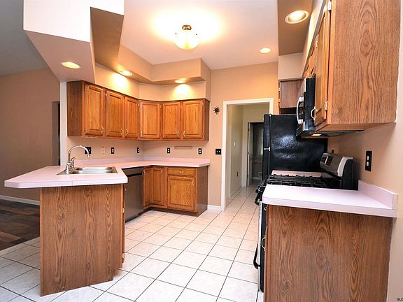 3rd image of 3 Loren Dr