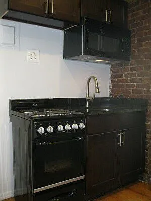 Rented by Tower Brokerage | media 17