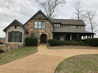 714 Gallery Ct, Lenoir City, TN 37772