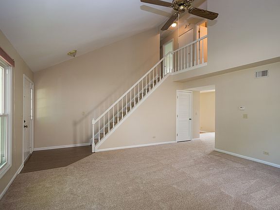 3rd image of 595 Kensington Ct