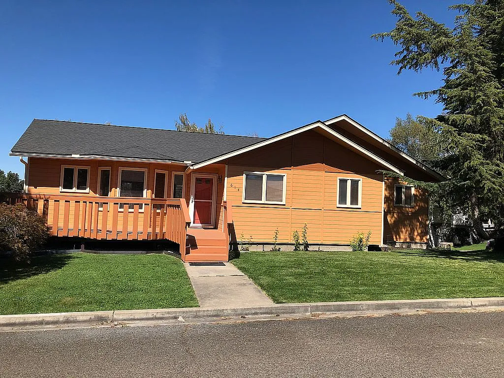 614 Blossom Ln photo 1
