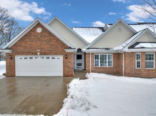 418 Devonshire Dr, Lapeer, MI