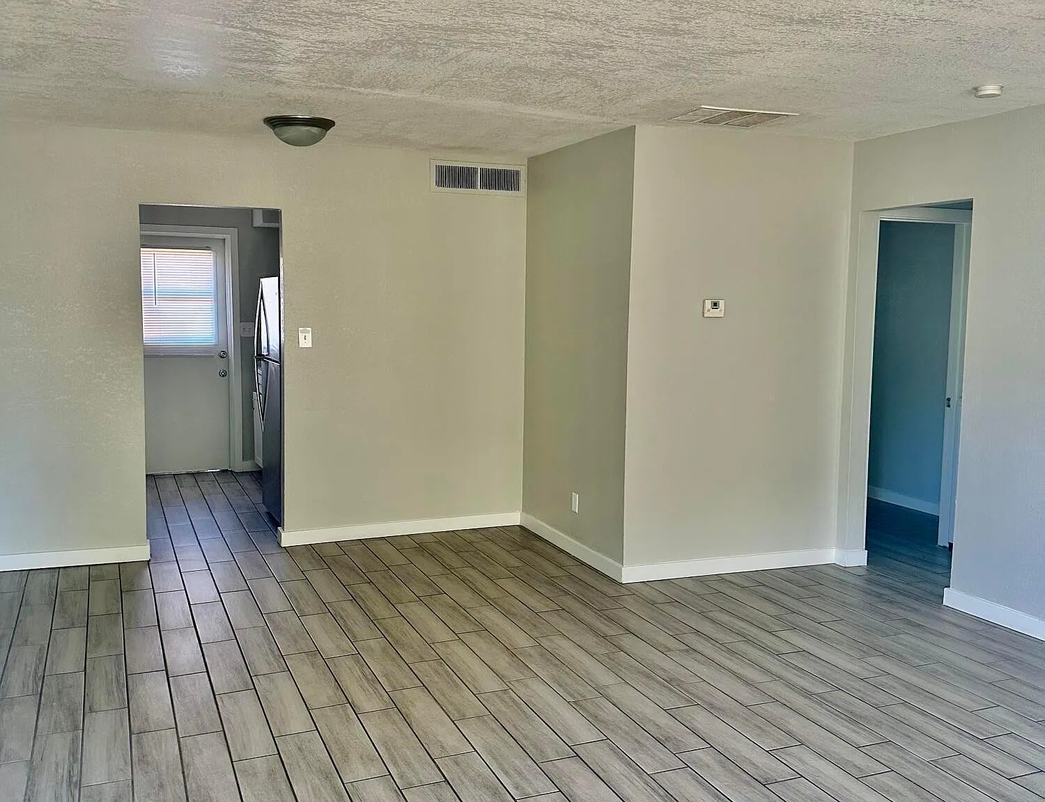 1 bed, 1.0 bath, 700 sqft, $1,195 — Photo 2